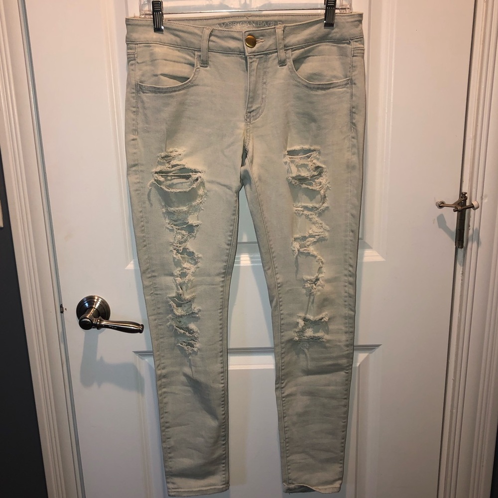AE lightwash ripped jeans